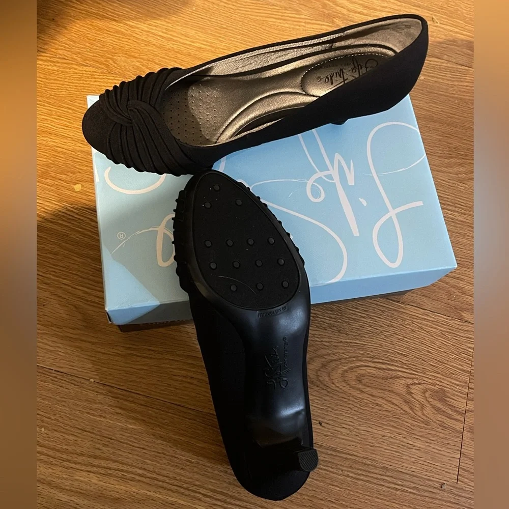 LifeStride Women's Portray Pump, Black Microfiber, Size 9 - Picture 4 of 7